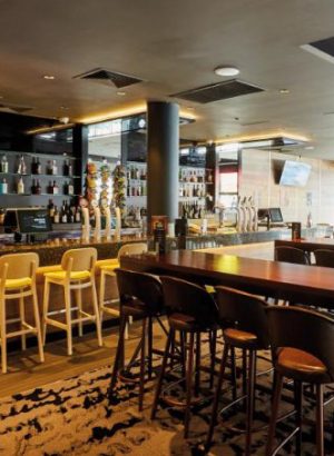Ivanhoe-Hotel-Est-Bar Ivanhoe-Hotel-Est-Bar